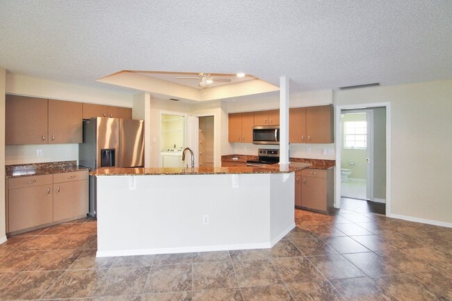 Building Photo - Gulf View Estate Annual Home for Rent