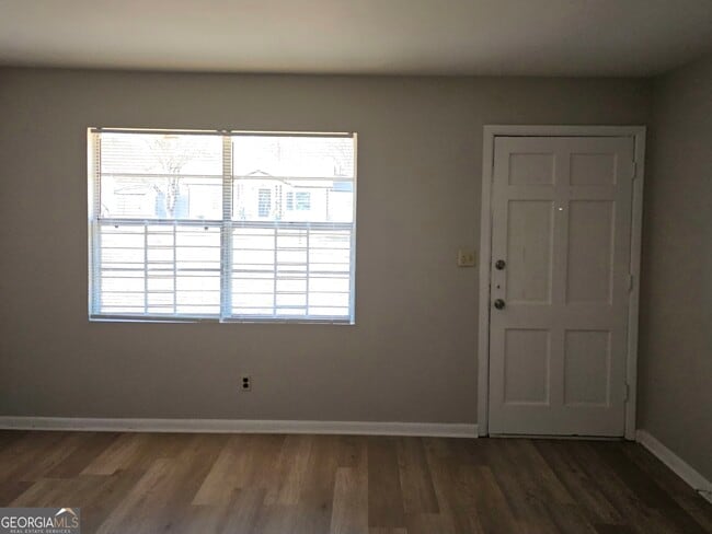 Building Photo - 6502 Lower Dixie Lake Rd