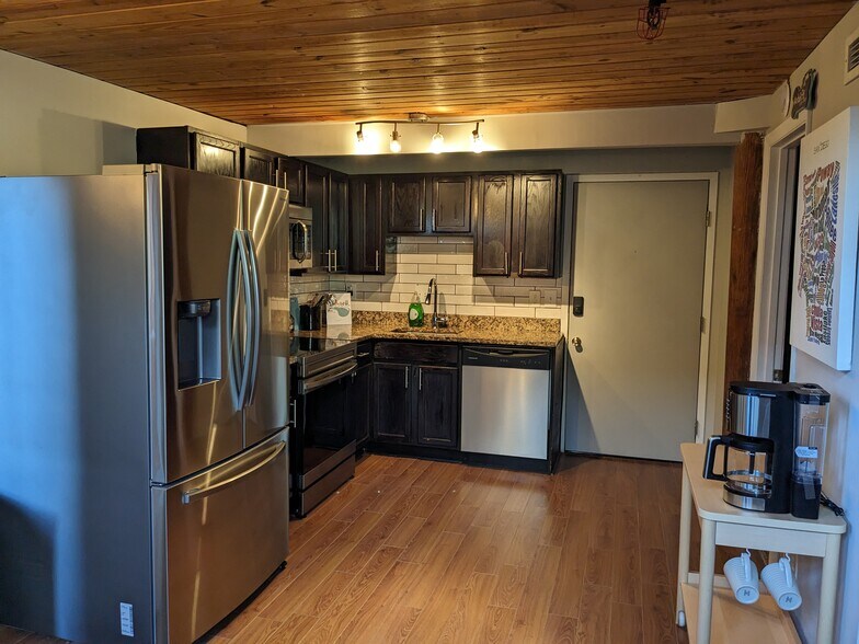 kitchen - 201 S Hoskins Rd