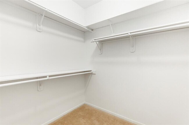 Building Photo - 3306 Redwood Lake Dr