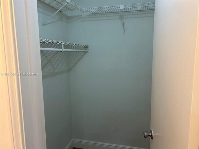 Building Photo - 9430 Live Oak Pl