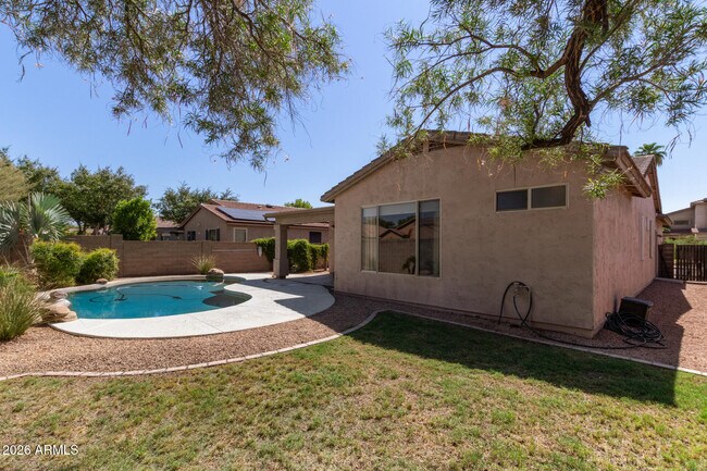 Building Photo - 2760 E Carla Vista Dr