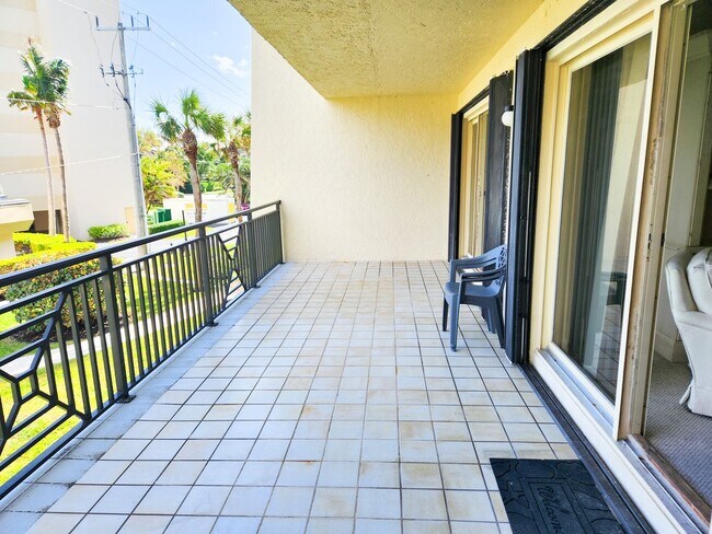 Building Photo - 3939 Ocean Dr