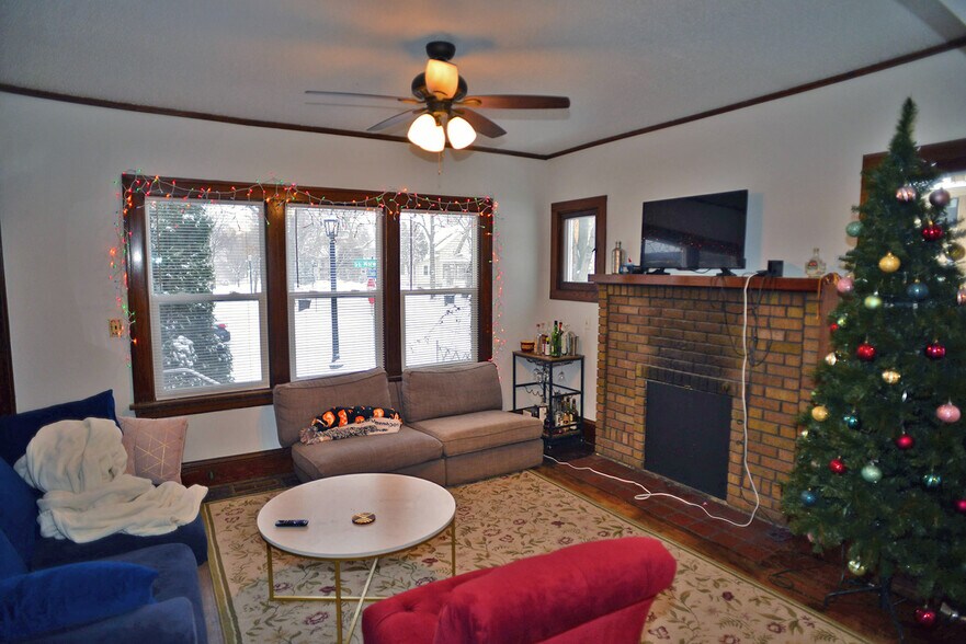 Living room with open floorplan to dining room and kitchen. - 103 Warwick St SE
