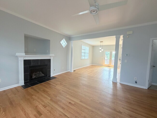 Building Photo - 307 Laurel Hill Ln
