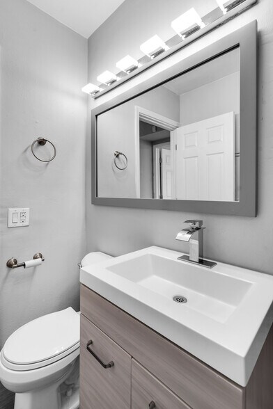 Building Photo - 4500 NE 18th Ave