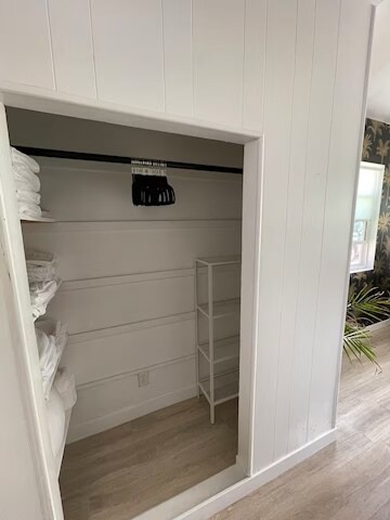 Additional sheets and bath towels - 5645 Auckland Ave