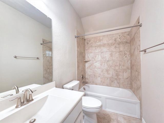 Building Photo - 355 Prairie Ridge Ln