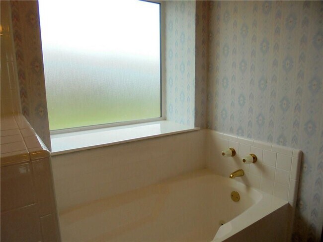 Building Photo - 1206 Windsor Pl