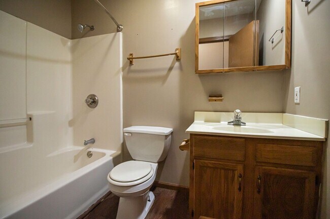 Building Photo - 2204 Bridgewater Cir