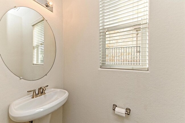 Building Photo - 31 Stone Terrace Dr