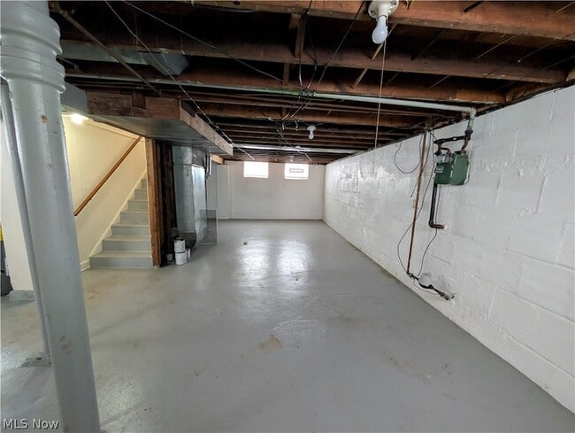 Building Photo - 637 E Wilbeth Rd