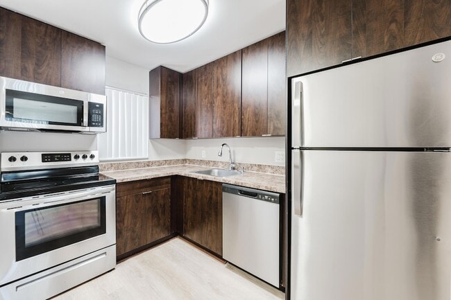 Building Photo - 650 SW 2nd Ave