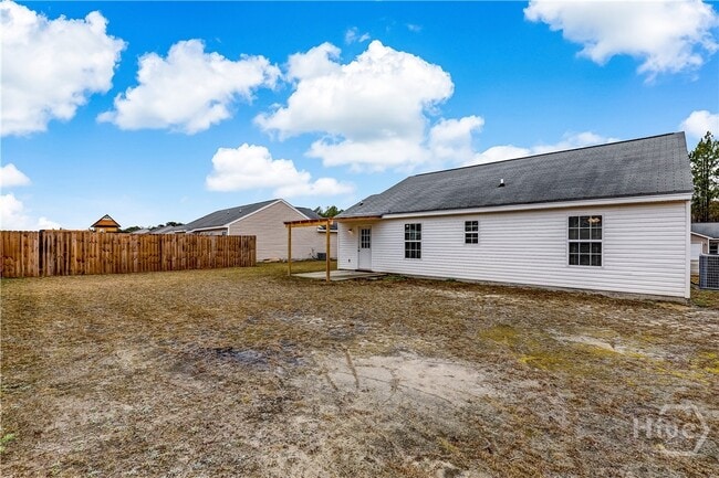 Building Photo - 133 Willow Dr