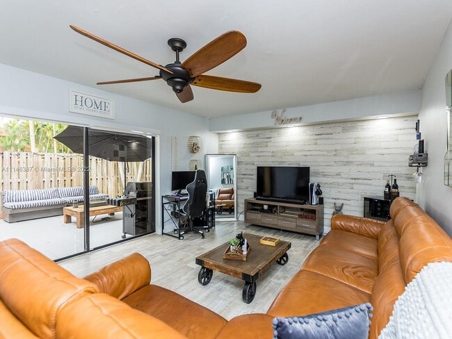 Living room - 9956 NW 6th Plz