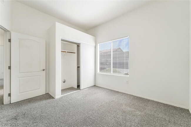 Building Photo - 2305 W Horizon Ridge Pkwy