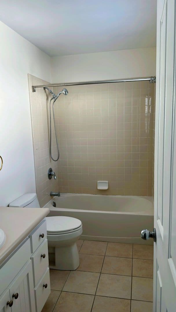 Building Photo - 2 Bedroom 2 Bathroom located in Redbridge