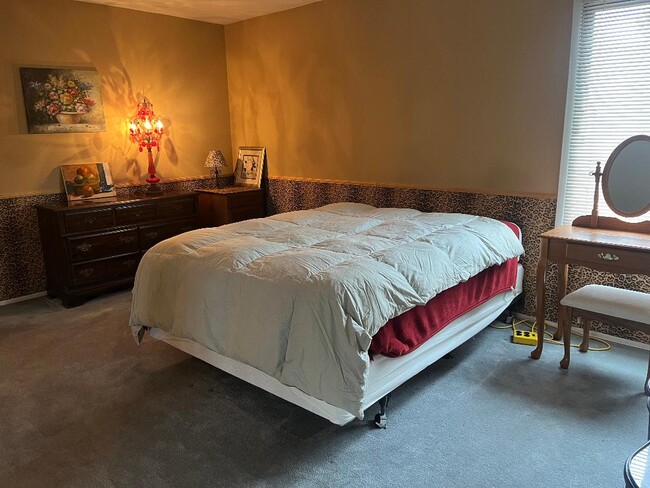 Building Photo - 30475 W 14 Mile Rd