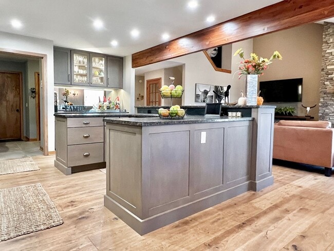 Building Photo - Sophisticated Condo Retreat on Old Mission Peninsula