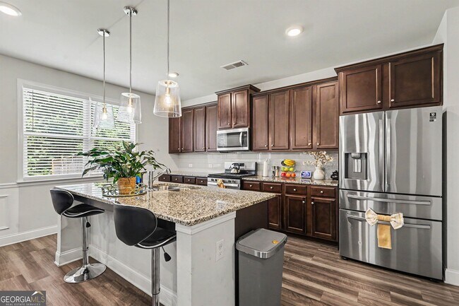 Building Photo - 170 Glen Abbey Cir