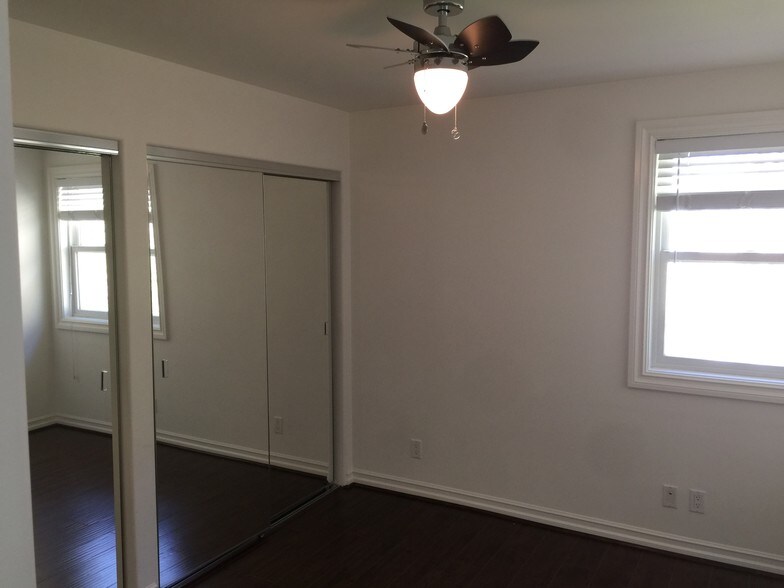 Building Photo - 1530 Parmer Ave