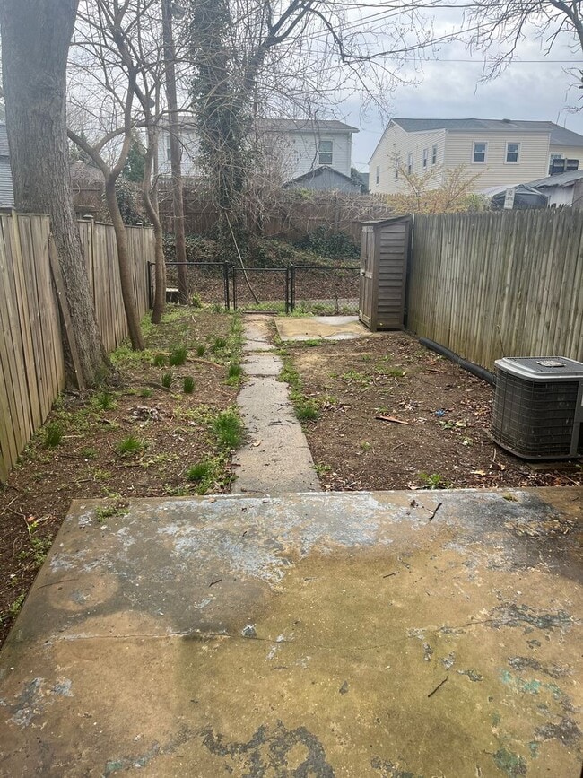 Building Photo - 409 Laverne Ave