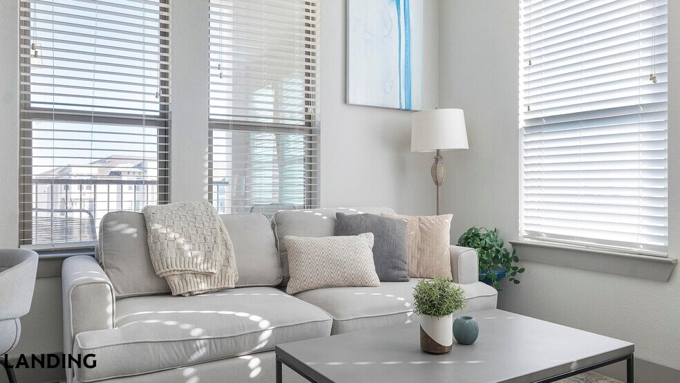 Building Photo - 12500 Shadowglen Trce