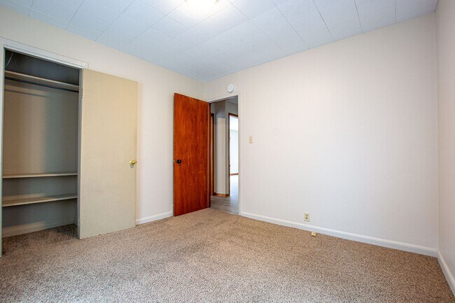 Building Photo - 2 Bedroom / 1 Bath Home in Carter Lake!