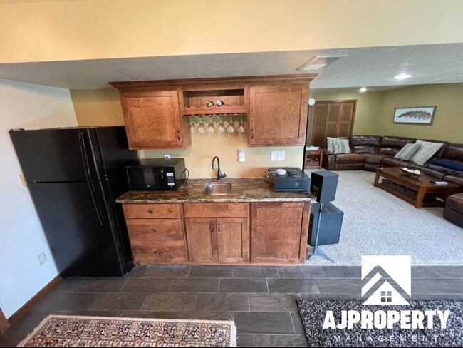 Building Photo - 3105 S Dawley Cir