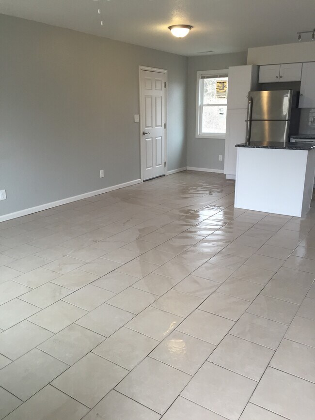 Building Photo - 2517 Maverick Ln