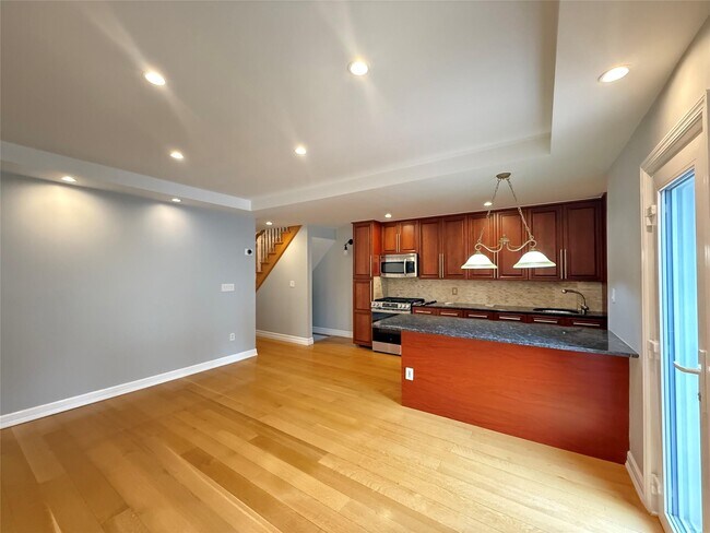 Building Photo - 77-15 78th St