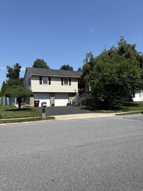 Building Photo - "Charming 4-Bedroom Lancaster Home with Granite Kitchen & Finished Basement Oasis!"