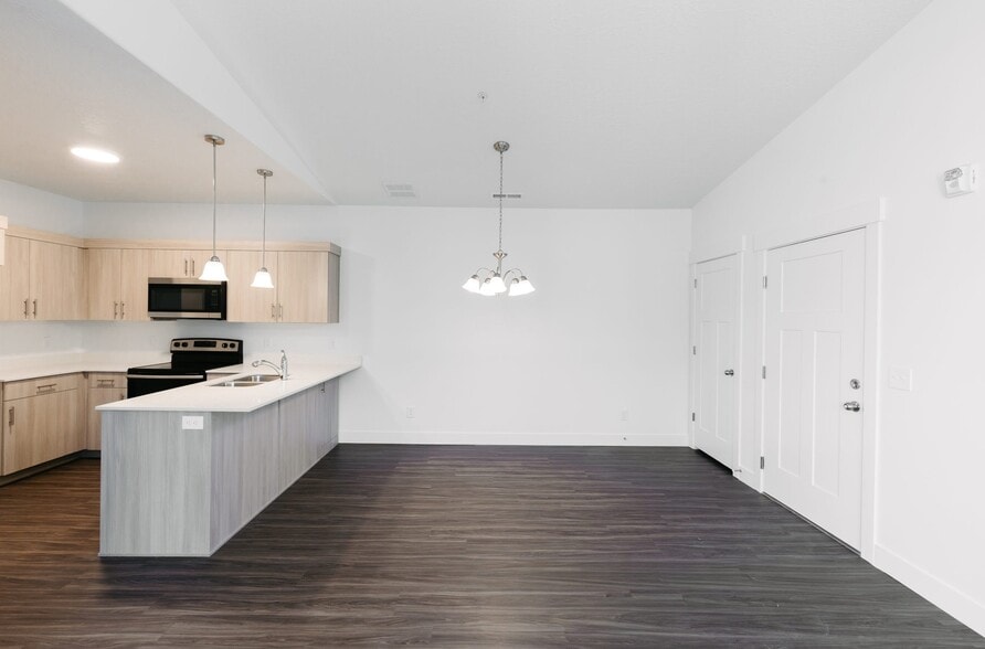 Building Photo - 675 W 4500 S