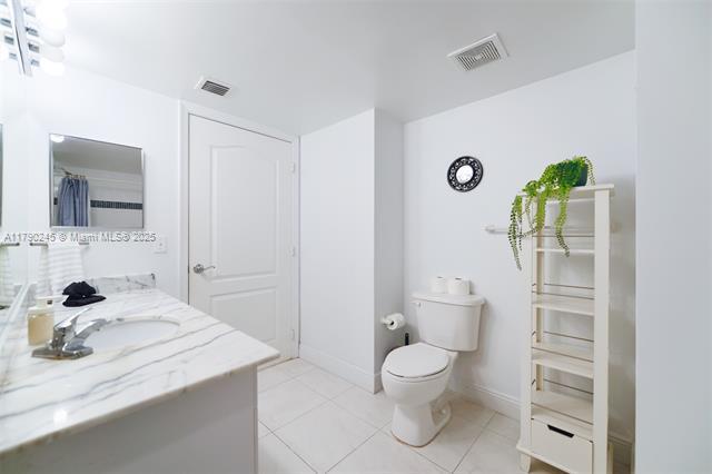 Building Photo - 1200 Brickell Bay Dr