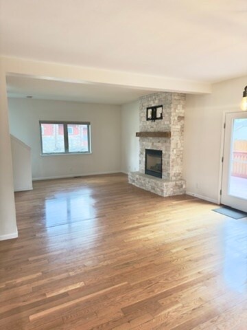 Building Photo - 30469 Hilltop Dr