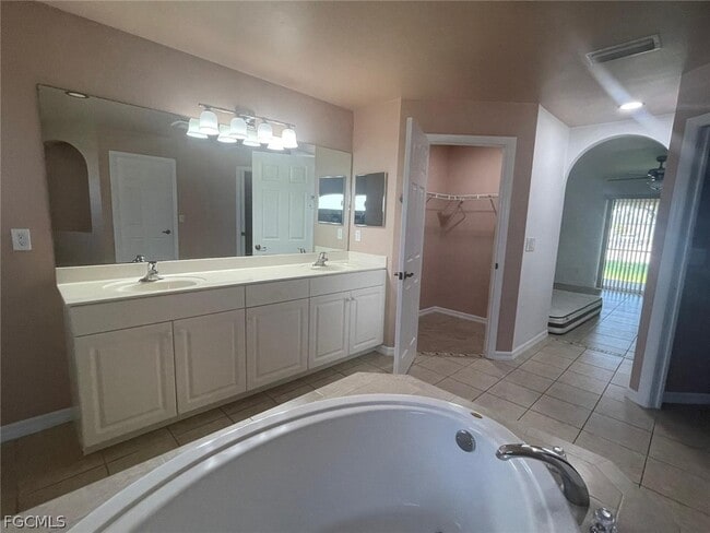 Building Photo - 2842 NW 5th Ave