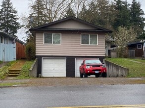 Building Photo - Charming 2 Bedroom Duplex with Attached Garage!