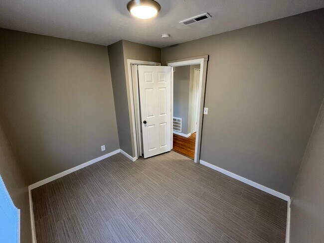 Building Photo - 1107 Hiatt St