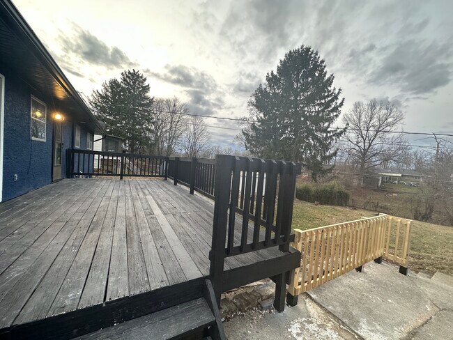 Building Photo - Brinwood Property APT A