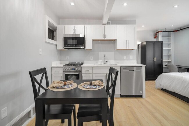 Building Photo - 522 - 528 Stewart Ave