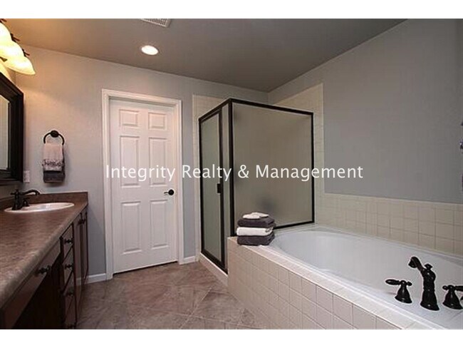 Building Photo - 3367 Fantasy Pl