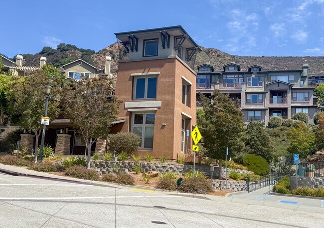 Building Photo - 6491 Bayview Dr