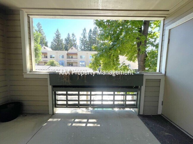 Building Photo - 2530 Oak Rd