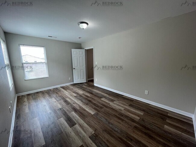 Building Photo - 202 Cloverbrook Dr
