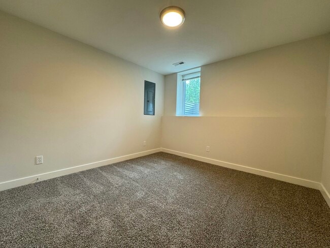 Building Photo - 1411 Rosemary Ln