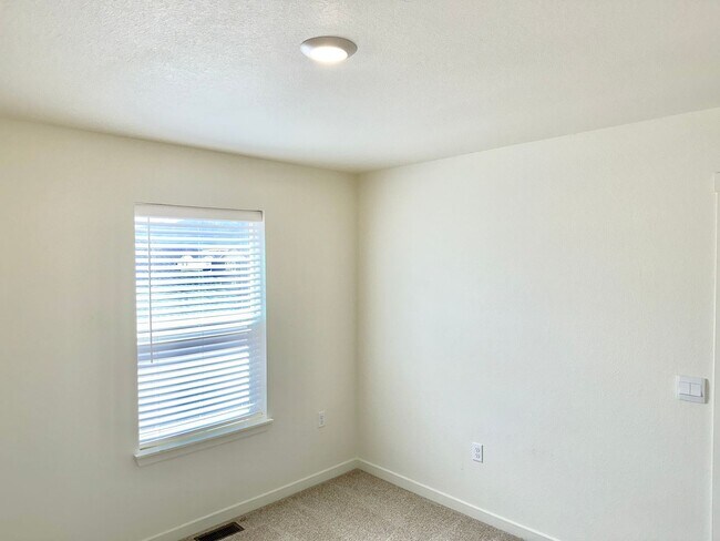 Building Photo - Beautiful 2 Year Old Home In Monument, with Easy Access to I-25, Amazing Views All Around!
