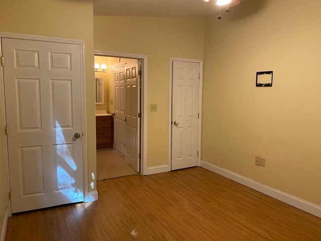 Building Photo - 8 Paterson Hill Rd