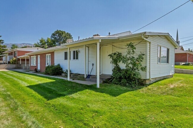 Building Photo - 187 W 2200 S