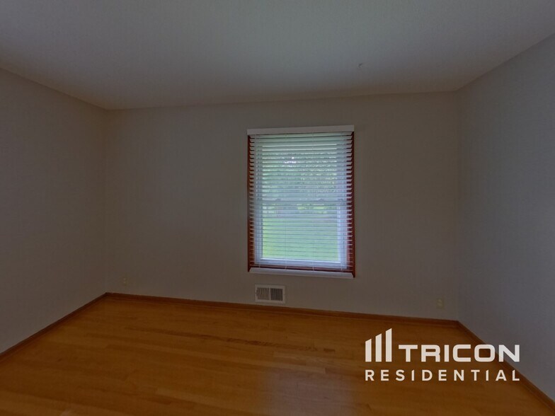 Building Photo - 2660 Roth Pl