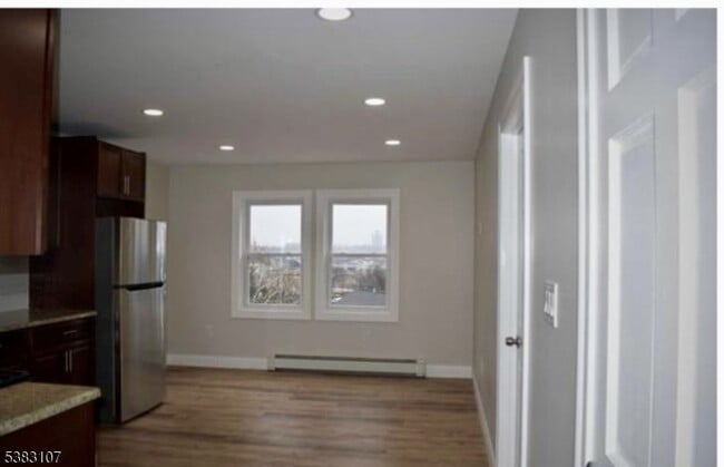 Building Photo - 394 N 7th St